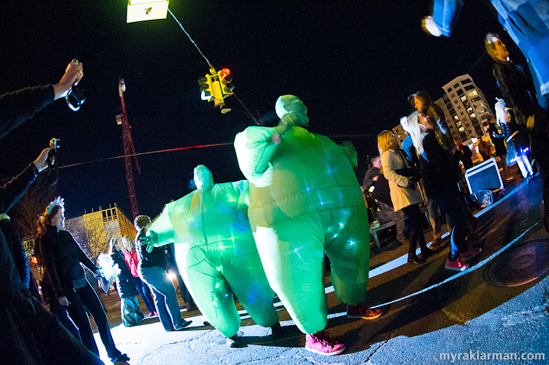FoolMoon 2013 | Another unexpected treat: Giant green balloon-men (actually one’s a woman) with sparkly stars inside them — dancing!