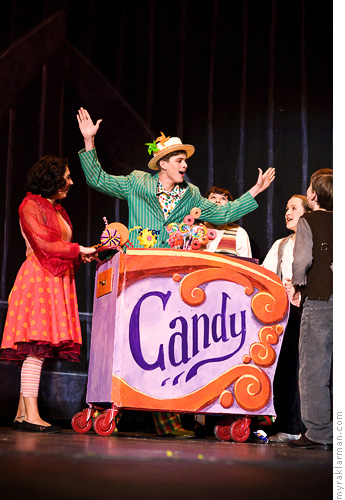 Pioneer Theatre Guild: Willy Wonka | Mr. and Mrs. Candyman (Daniel Mozurkewich and Sonya Major) can. 