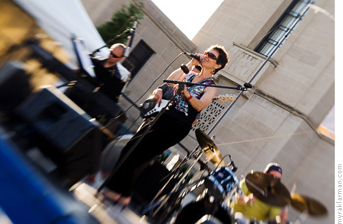 Ann Arbor Summer Festival 2007 | Global Party: Brazilian Carnival
Sheila Landis & Brazilian Love Affair
(Shot with a Lensbaby)