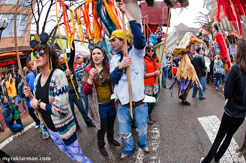 FestiFools 2009 | Many of the puppet-wrangling teams will accessorize to match their puppet.