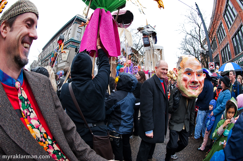 FestiFools 2009 | The gentleman on the left — who, at least to my eye, bears an uncanny resemblance to Mayor Hieftje — graciously offered to escort the mayor along Main St. for a meet-and-greet with the voters.