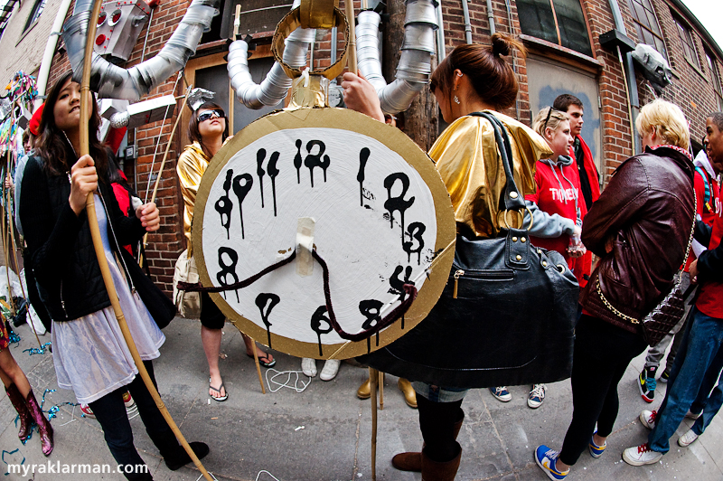 FestiFools 2009 | Waiting in the alleys for the clock to strike “Fools!”