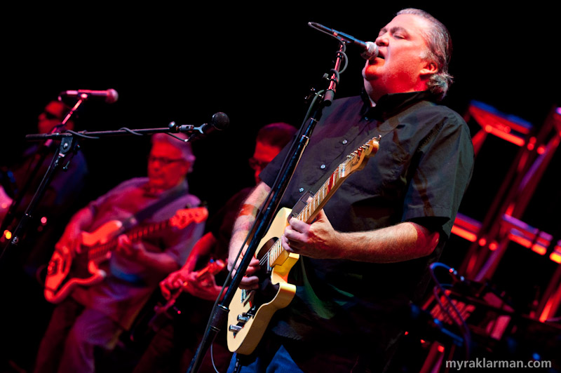 Ann Arbor Summer Festival 2009 | This is the first year I got to shoot Mainstage acts: Los Lobos at the Power Center. Seems that all of Ann Arbor’s cool kids (over 40) were in attendance. (You know who you are.)